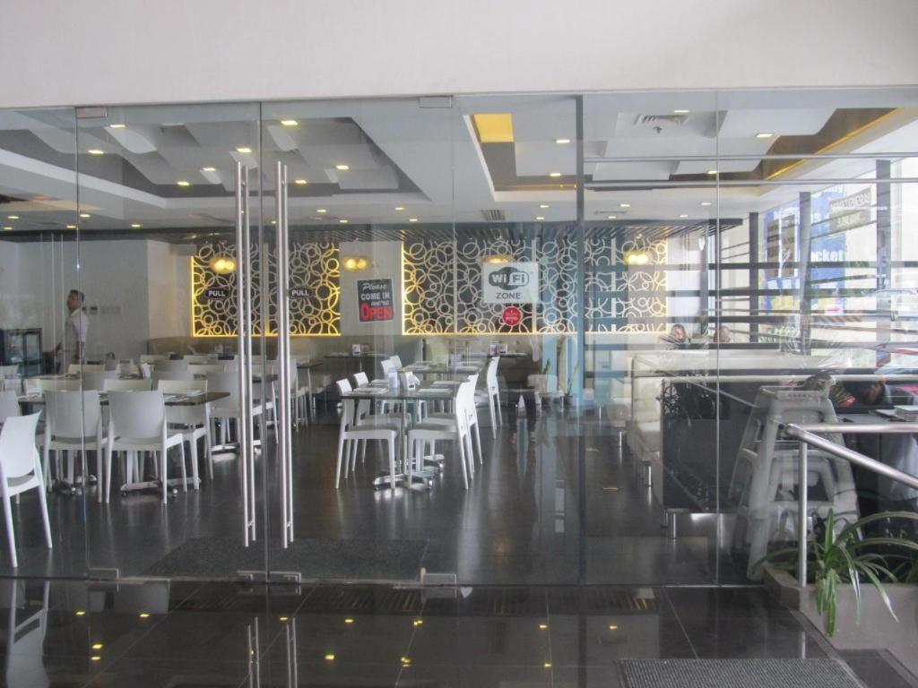 Sequoia Hotel Quezon City Exterior foto