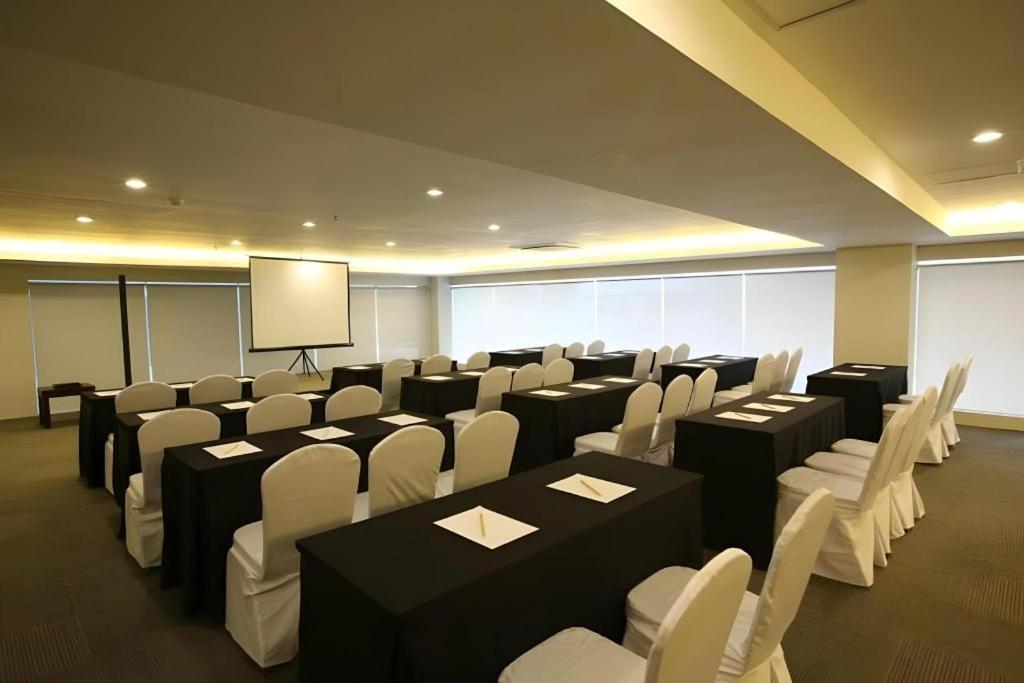 Sequoia Hotel Quezon City Exterior foto